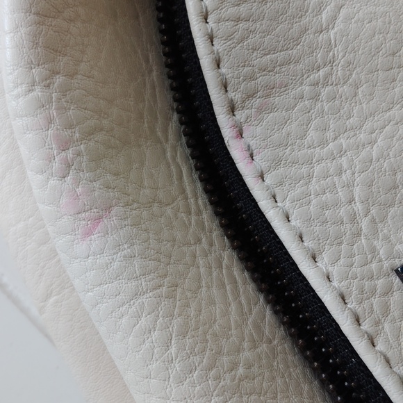 Juicy Couture Crossbody Bag - Picture 4 of 16